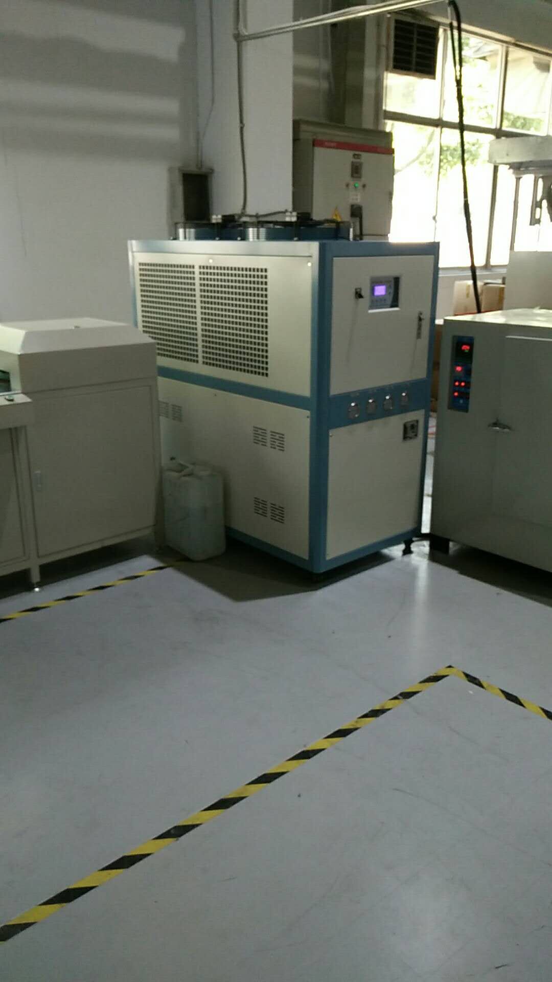 客戶測試用風(fēng)冷式冷水機(jī)